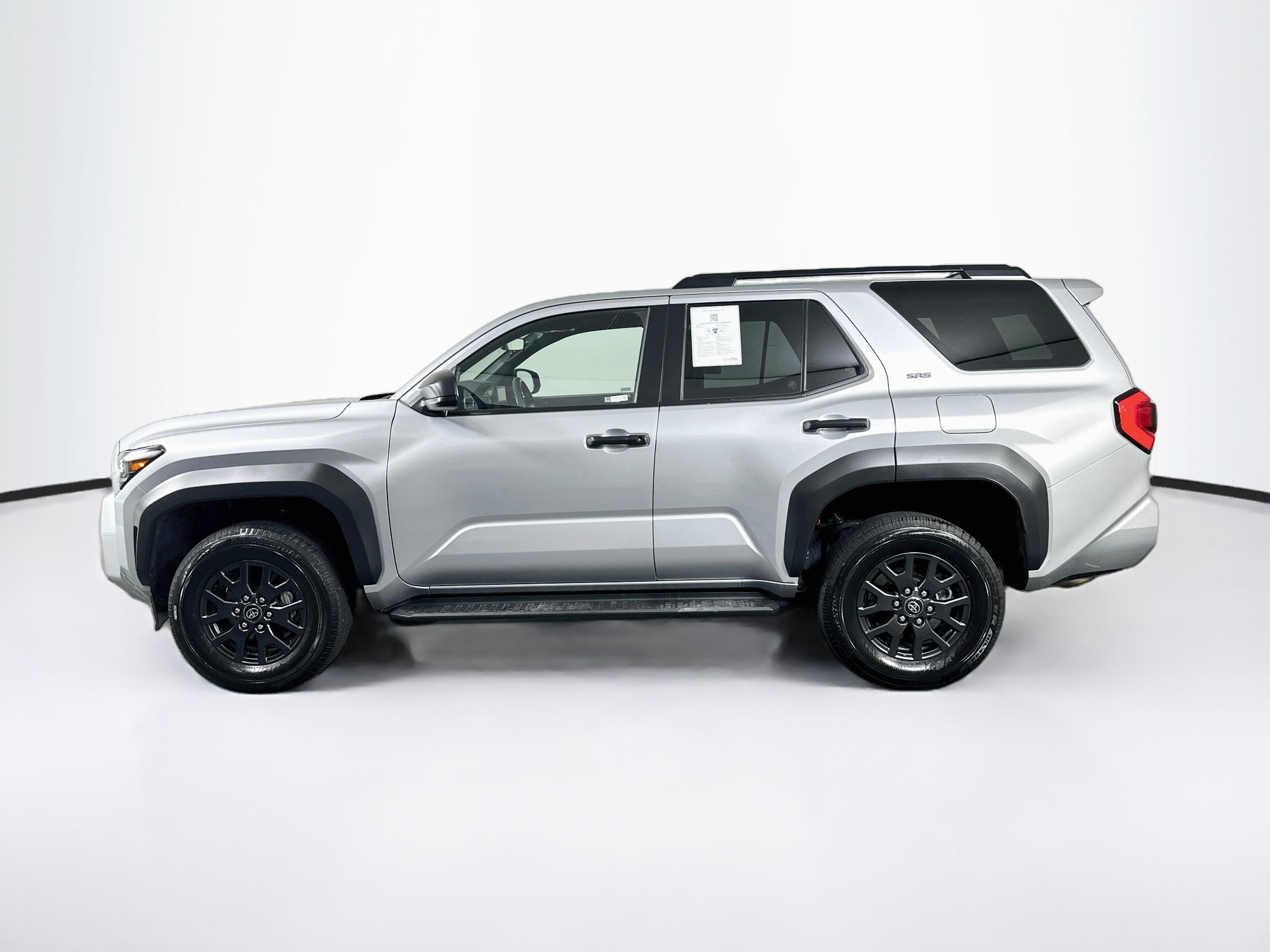 Used 2025 Toyota 4Runner SR5 AWD/4WD image 4