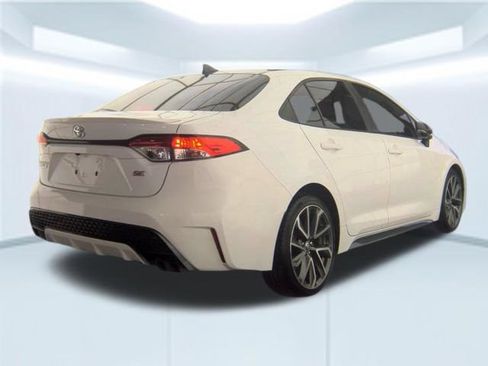 Used 2021 Toyota Corolla SE FWD image 3