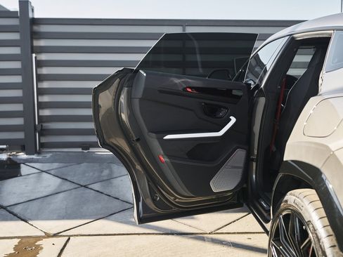 Used 2025 Lamborghini Urus SE image 25