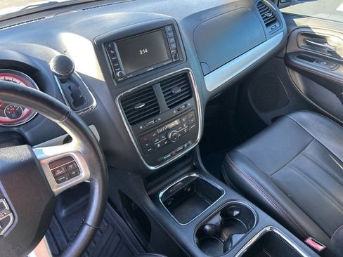 Used 2018 Dodge Grand Caravan GT image 31