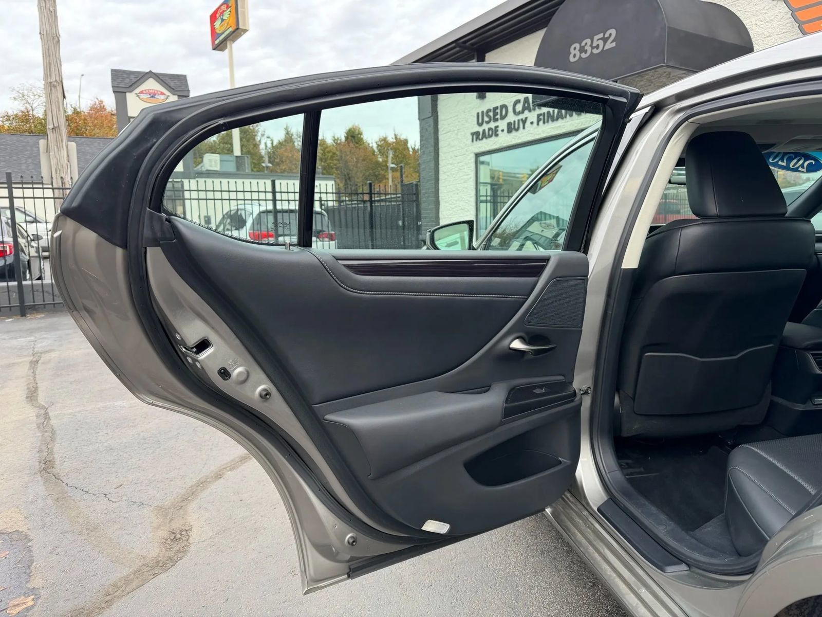 Used 2020 Lexus ES 350 w/ Premium Package FWD image 19