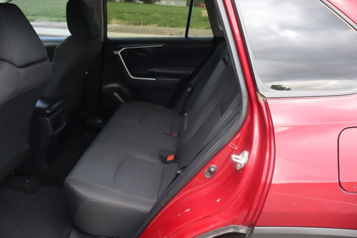 Used 2021 Toyota RAV4 LE w/ Carpet Mat Package (TMS) AWD/4WD image 20