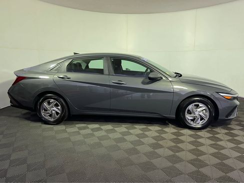 Used 2024 Hyundai Elantra SE FWD image 8