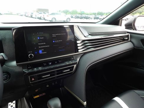 Used 2025 Toyota Camry SE w/ Convenience Package image 18