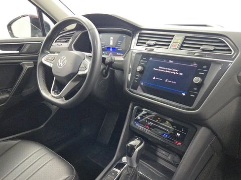 Used 2024 Volkswagen Tiguan SE image 9