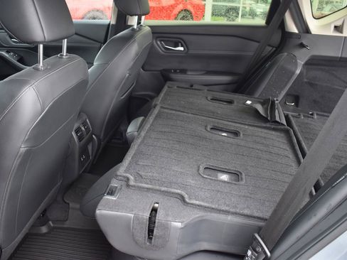 Used 2025 Nissan Rogue SL FWD image 53