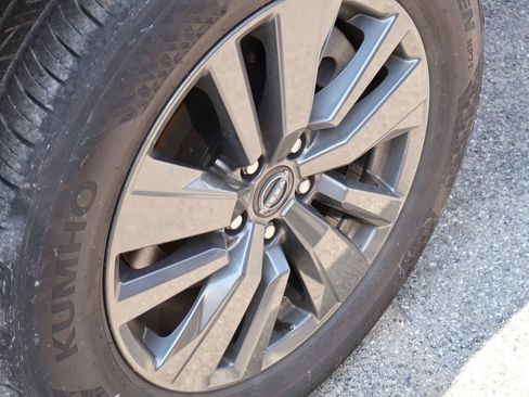 Used 2025 Nissan Pathfinder SV AWD/4WD image 25