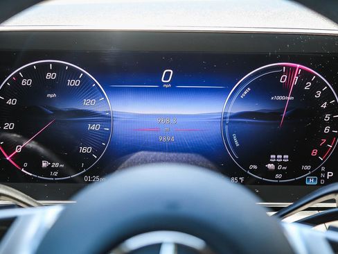 Used 2025 Mercedes-Benz GLC 350e 4MATIC image 20