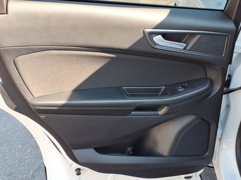 Used 2019 Ford Edge SE FWD image 8