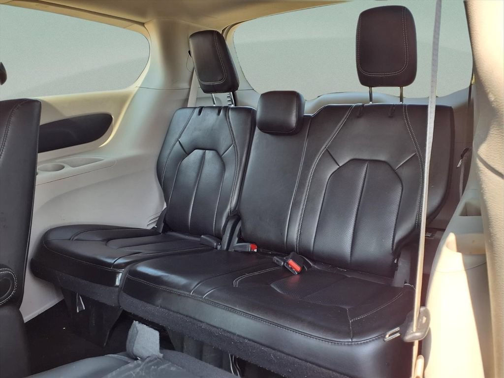 Used 2023 Chrysler Pacifica Touring-L FWD image 20