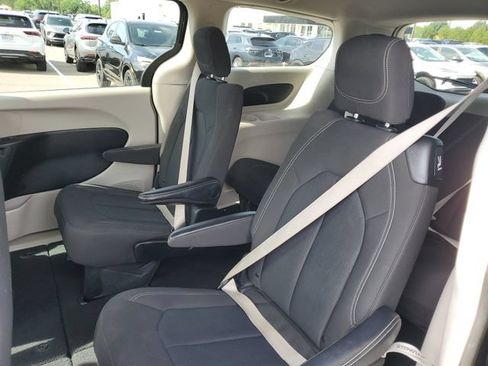 Used 2022 Chrysler Voyager LX FWD image 30