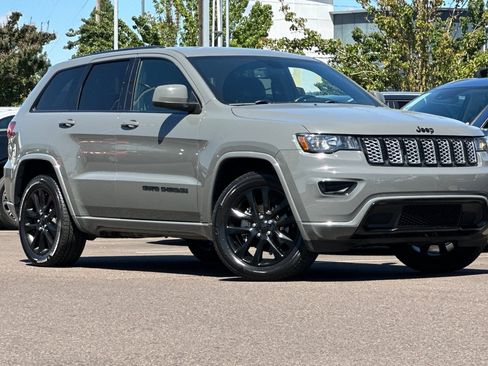 Used 2020 Jeep Grand Cherokee Altitude RWD image 2