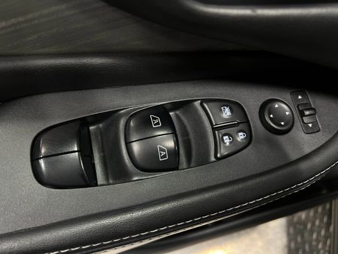 Used 2018 Nissan Murano SV w/ Premium Package AWD/4WD image 15