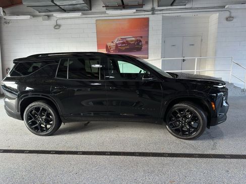 Used 2024 Chevrolet Traverse RS w/ LPO, Floor Liner Package image 2