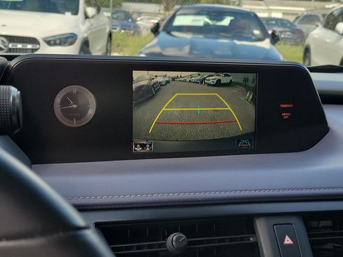 Used 2022 Lexus UX 200 w/ Accessory Package (Z2) FWD image 29