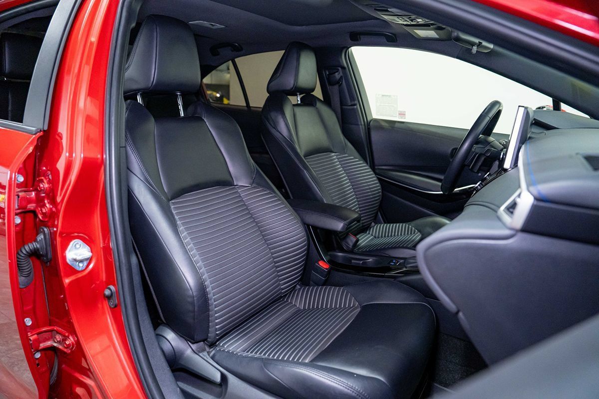 Used 2020 Toyota Corolla XSE FWD image 19