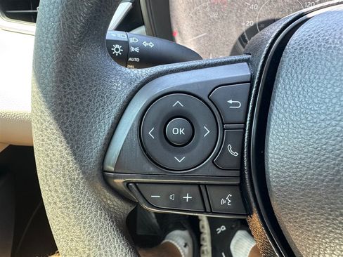 Used 2020 Toyota Corolla L FWD image 13