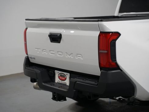 Certified 2025 Toyota Tacoma SR AWD/4WD image 9