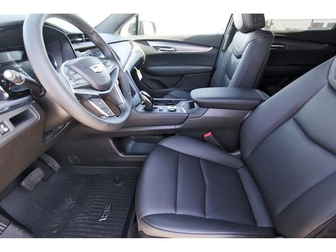 New 2026 Cadillac XT5 Luxury image 6
