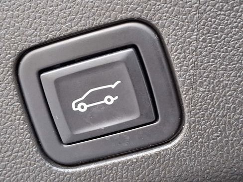 Used 2022 Chevrolet Tahoe RST w/ Luxury Package image 30