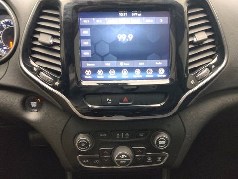 Used 2020 Jeep Cherokee Limited image 25