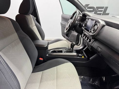 Used 2020 Toyota Tacoma TRD Sport w/ Technology Package AWD/4WD image 49
