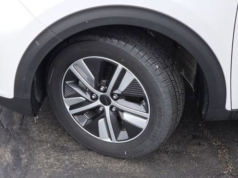 Used 2020 Kia Niro LXS FWD image 32