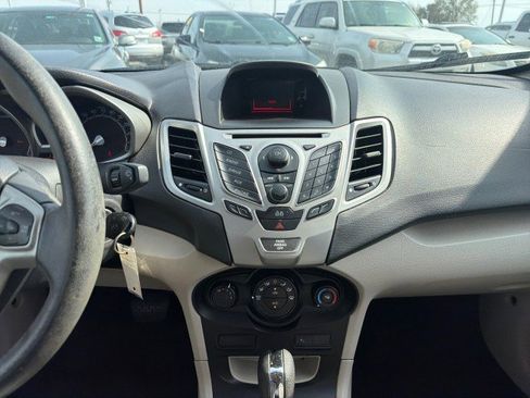 Used 2013 Ford Fiesta SE image 15