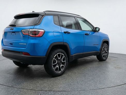 Used 2025 Jeep Compass Trailhawk AWD/4WD image 9