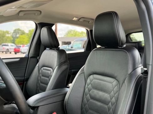 Certified 2024 Ford Escape Platinum w/ Premium Technology Package AWD/4WD image 13