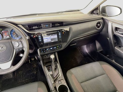 Used 2017 Toyota Corolla LE w/ Carpet Mat Package (TMS) FWD image 24