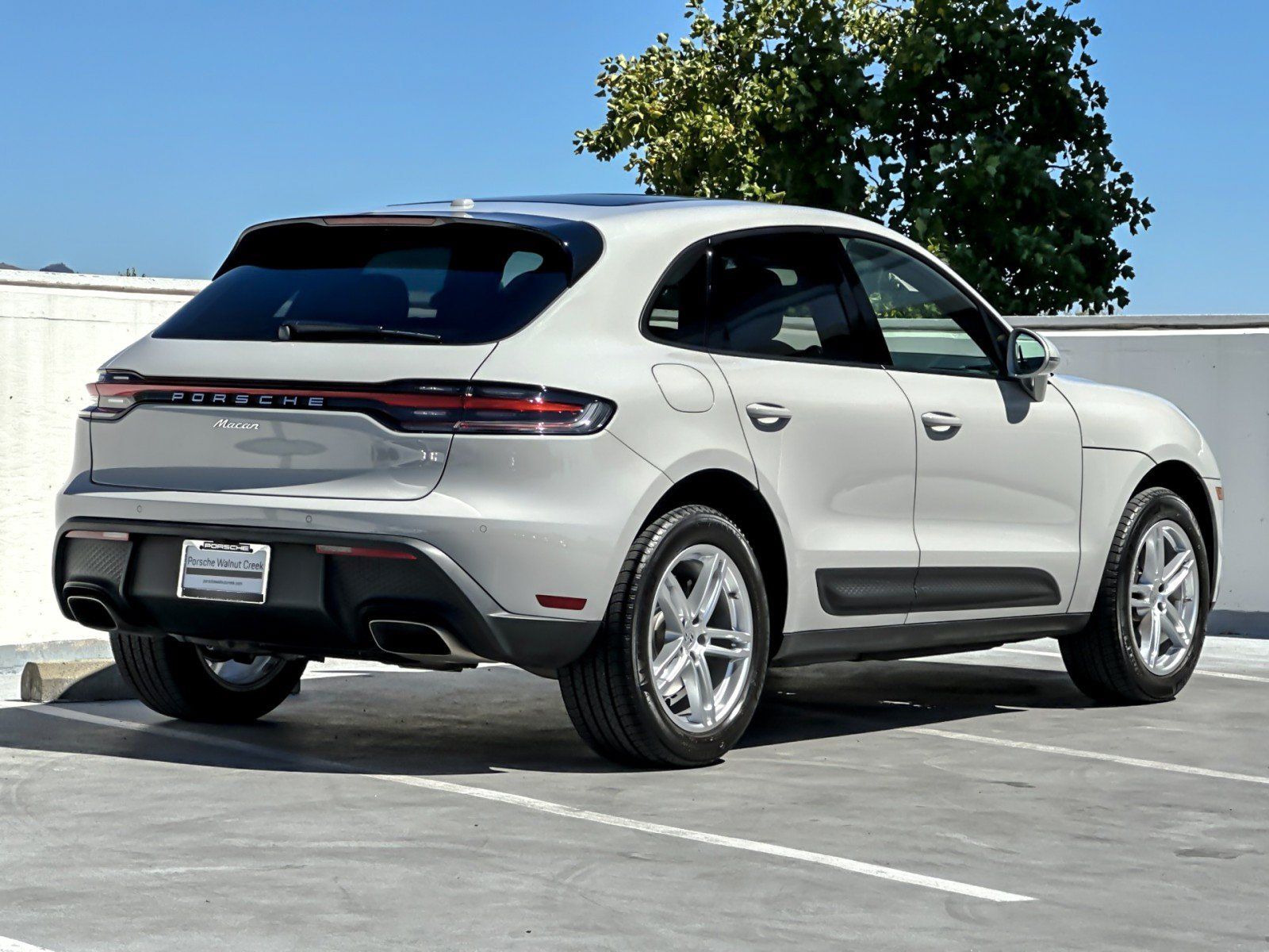 Certified 2026 Porsche Macan AWD/4WD image 8