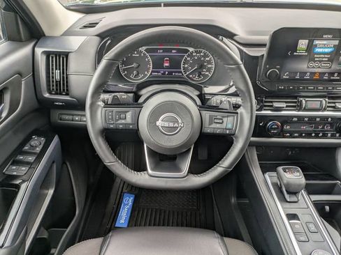 Used 2023 Nissan Pathfinder SL AWD/4WD image 32