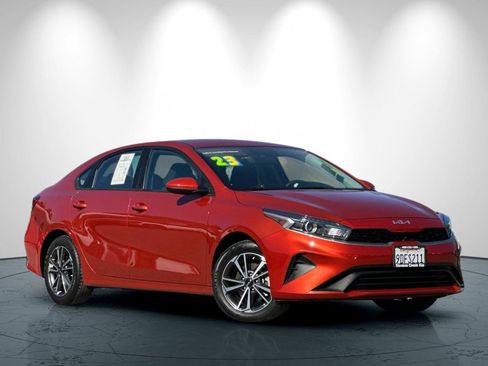 Certified 2023 Kia Forte LXS image 2