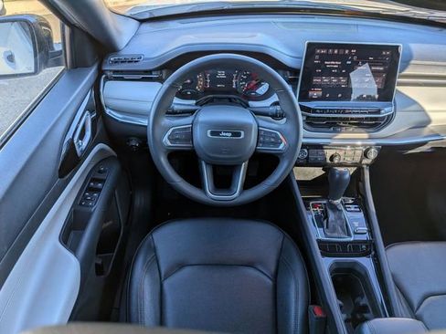 Used 2024 Jeep Compass Limited image 28