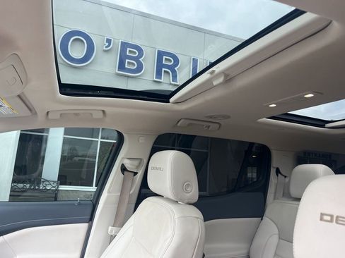 Used 2021 GMC Acadia Denali w/ Denali Ultimate Package image 18