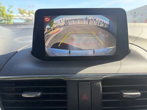 Used 2018 MAZDA MAZDA3 Grand Touring FWD image 16