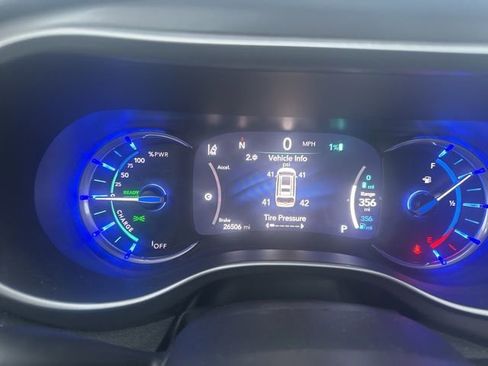 Used 2022 Chrysler Pacifica Touring-L FWD image 10