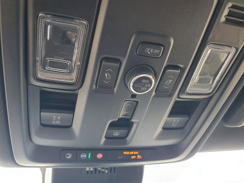 New 2025 Chevrolet Suburban High Country image 28