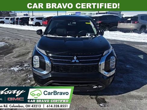 Used 2023 Mitsubishi Outlander ES image 3