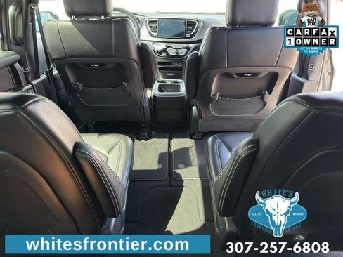 Used 2025 Chrysler Pacifica Select FWD image 12