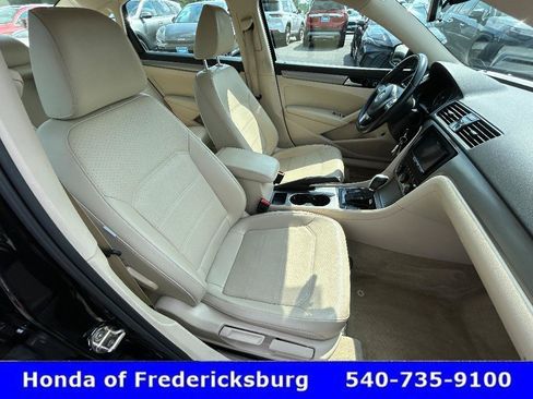 Used 2015 Volkswagen Passat TDI SE FWD image 28