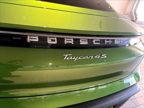 Used 2022 Porsche Taycan 4S image 37