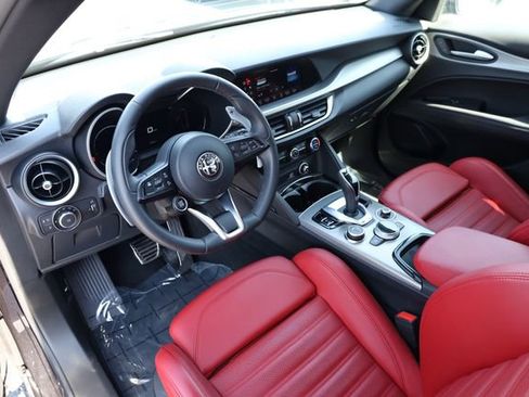 Used 2024 Alfa Romeo Stelvio Veloce image 10