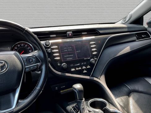 Used 2018 Toyota Camry XSE FWD image 8