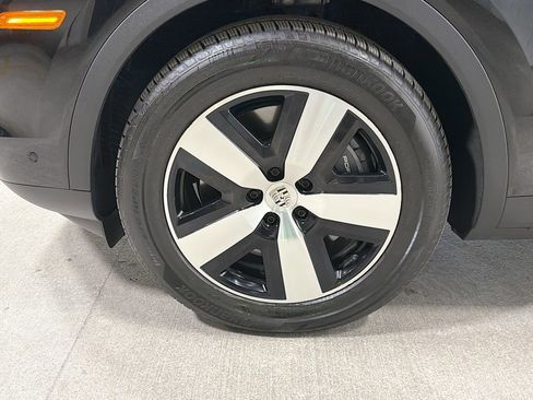 Certified 2024 Porsche Cayenne AWD/4WD image 40