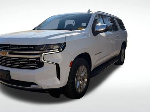 Used 2021 Chevrolet Suburban Premier w/ Premium Package image 3