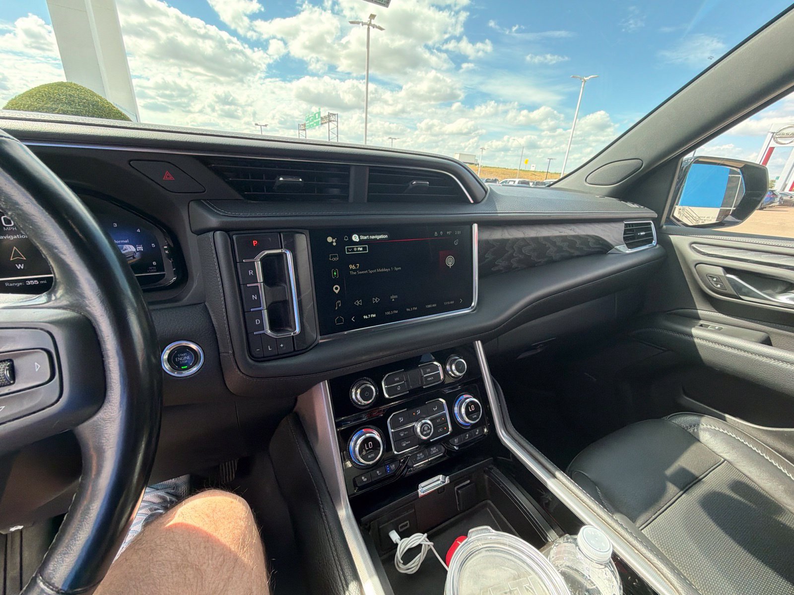Used 2022 GMC Yukon XL Denali AWD/4WD image 7