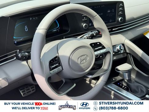 Used 2025 Hyundai Elantra Sport image 17