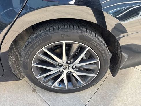 Used 2022 Toyota Camry XLE image 11